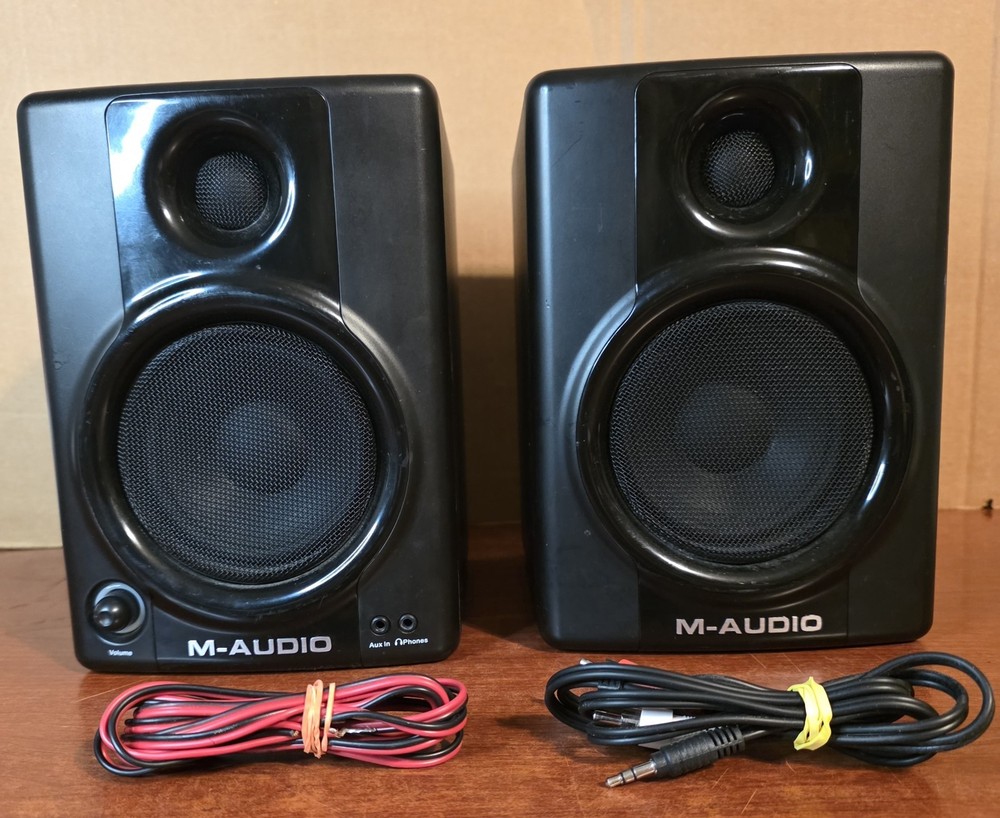 M-AUDIO AV 40 TESTED & WORKING