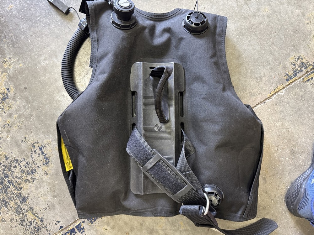 Mares Medium BCD Vector Origin
