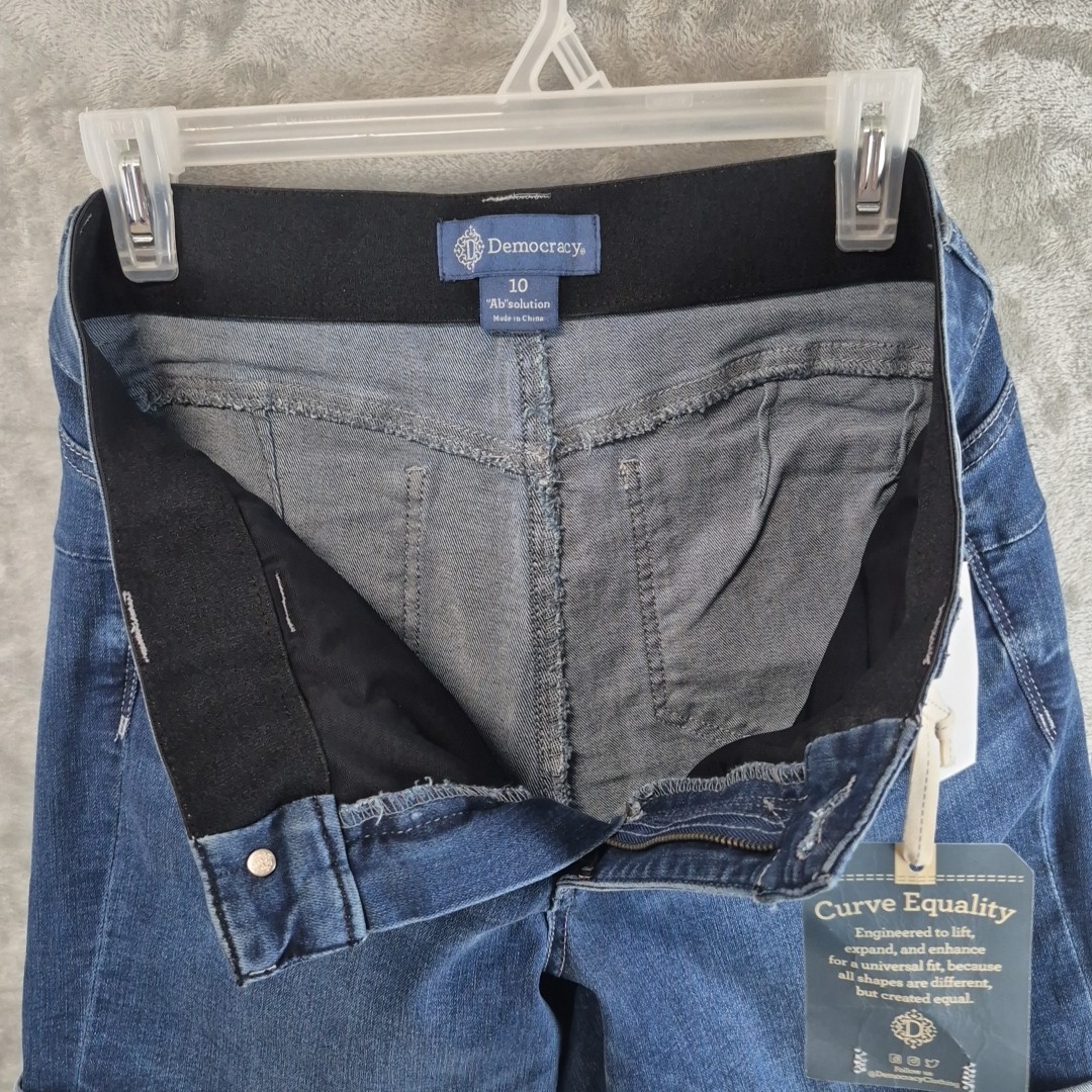 Democracy Shorts Women's Size 10 "Ab"solution Denim Rolled Cuff NWT 7" Inseam