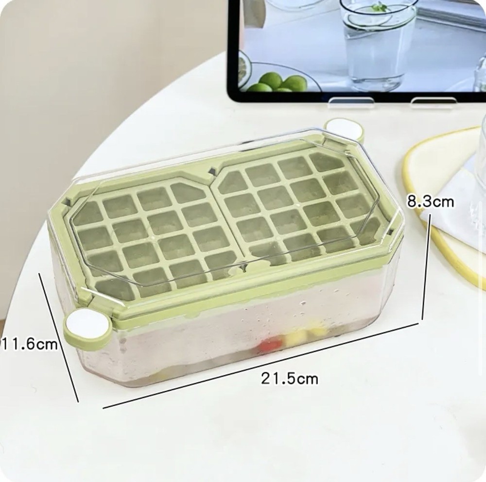 Plastic Ice Cube Tray / Storage Box / 32 Cubes W/ Scoop