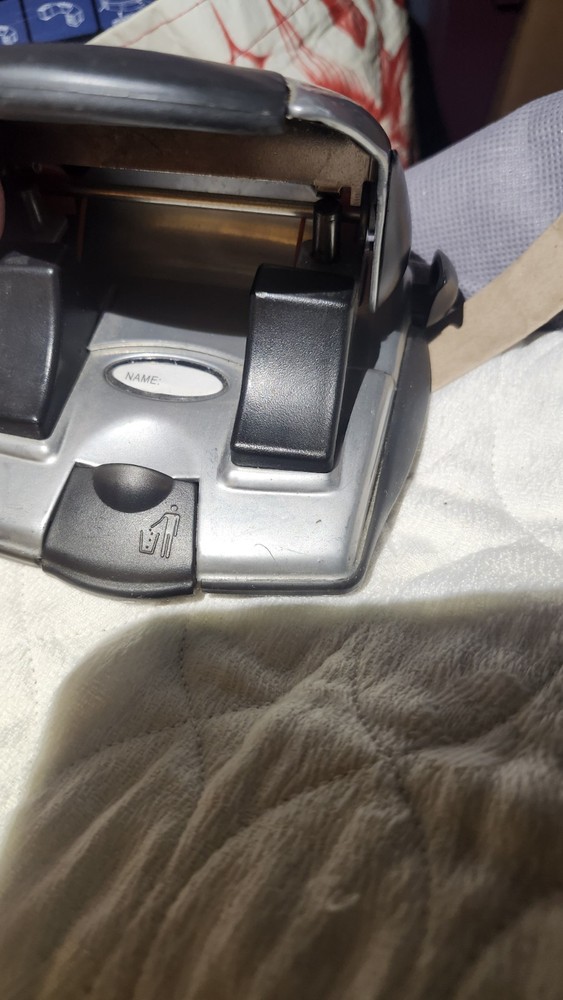 Swingline EasyView Pro 2-hole punch