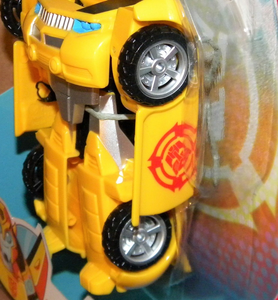 BUMBLEBEE RED EMBLEM Playskool Heroes Transformers Rescue Bots Academy E5698