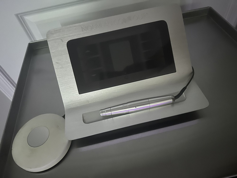 Noveau Contour Machine