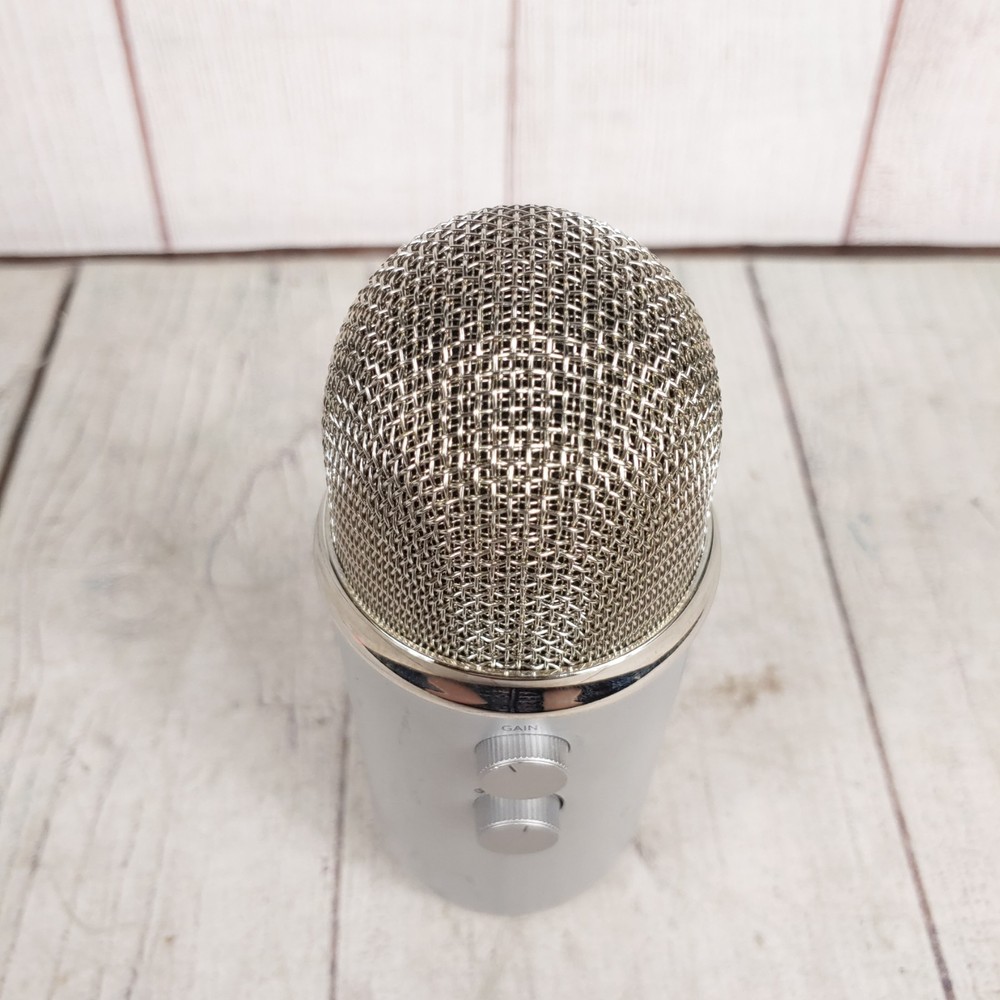 Blue Yeti Professional Multi-Pattern USB Microphone P/N: 888-000325 A - TESTED