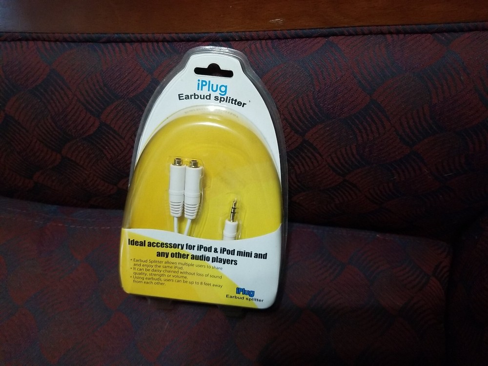 iPlug Earbud Splitter