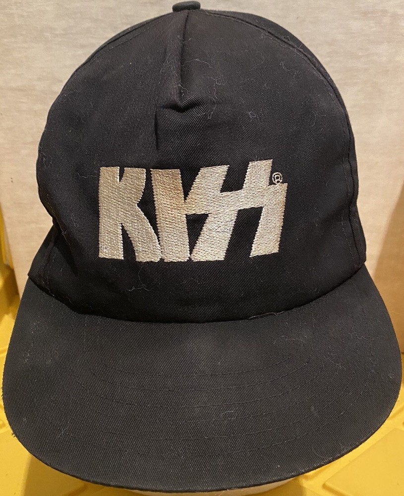 Vintage KISS 1992 Revenge Tour Spell-Out Black Cap Embroidered KIZZ Snapback Hat