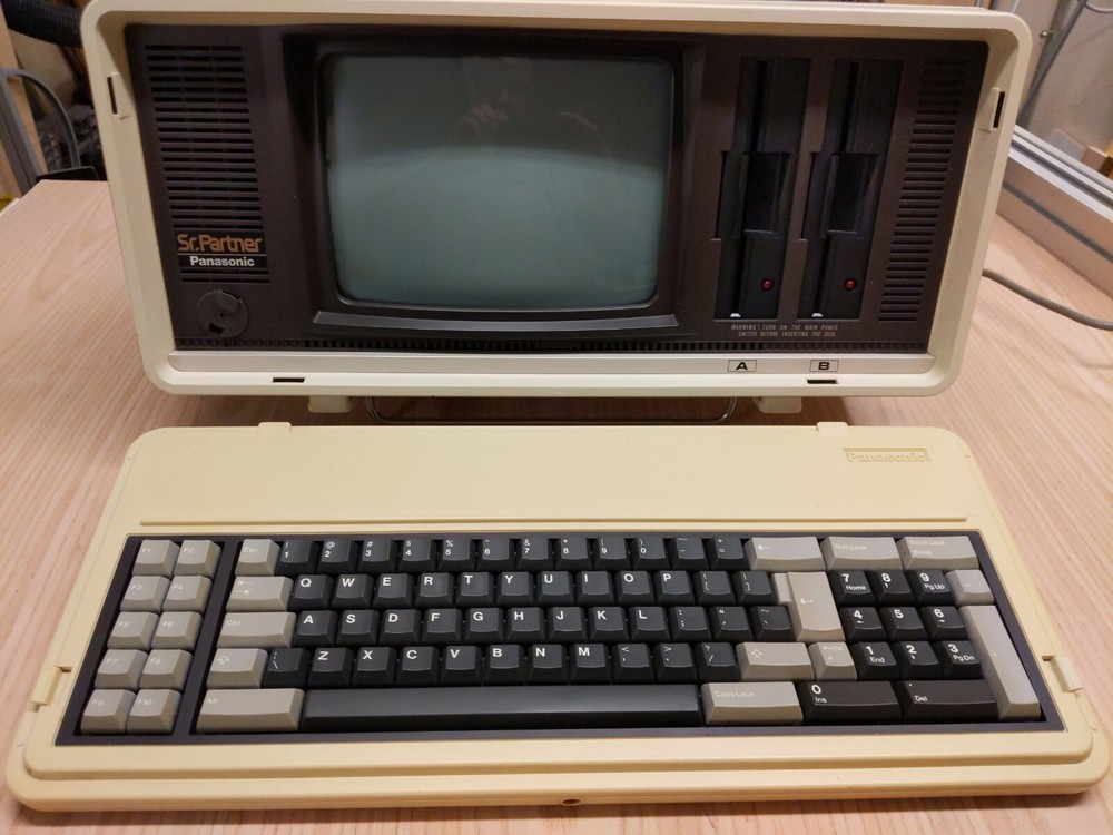 Panasonic Sr. Partner Computer Model RL-H7000WB