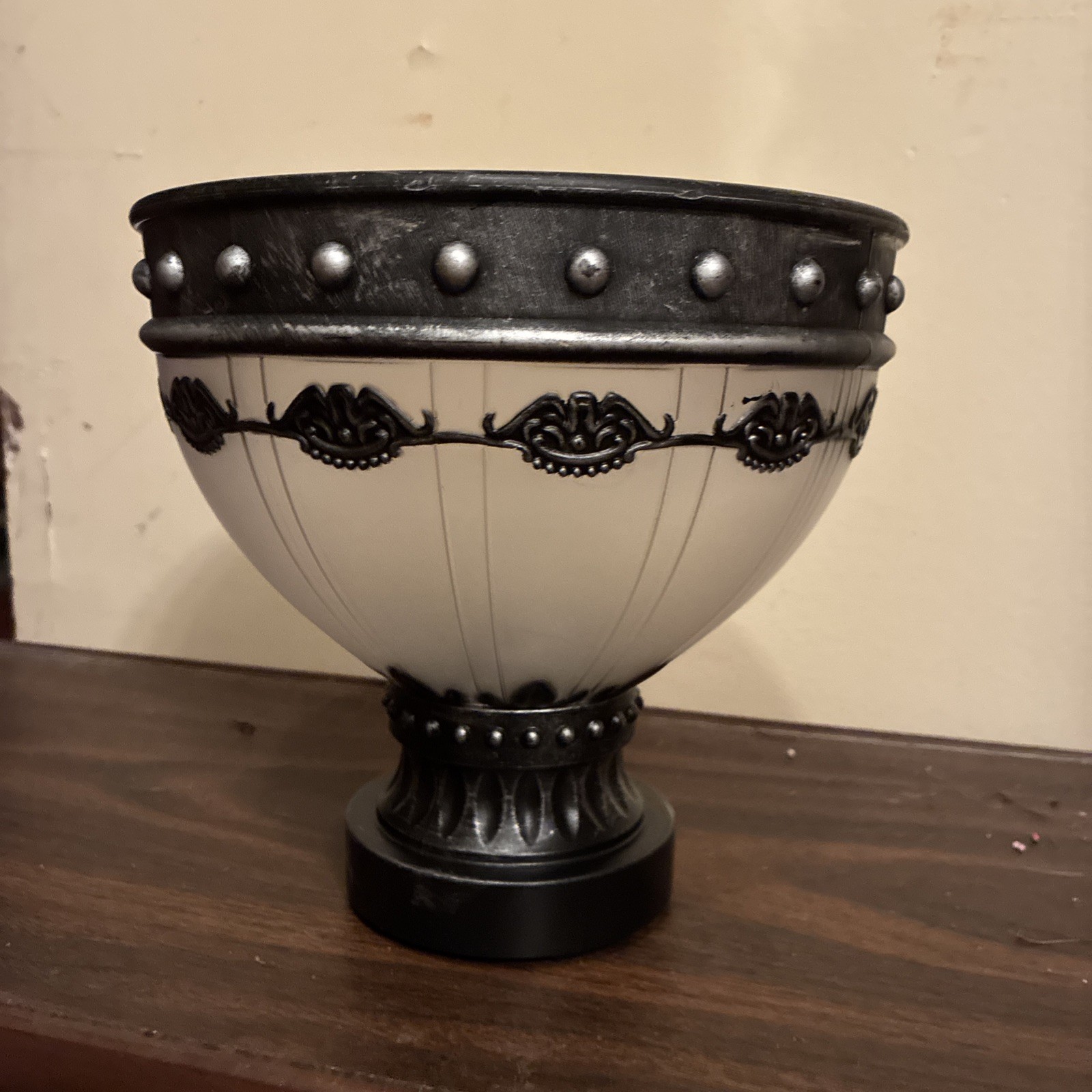 Gemmy Halloween Light Up Goth Pedestal Candy Bowl Red Flame Look Spooky!
