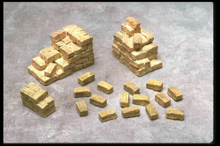 SMC-401 18 Piece Hay Stacks and Hay Bales Set  HO-Scale   (unfinished)