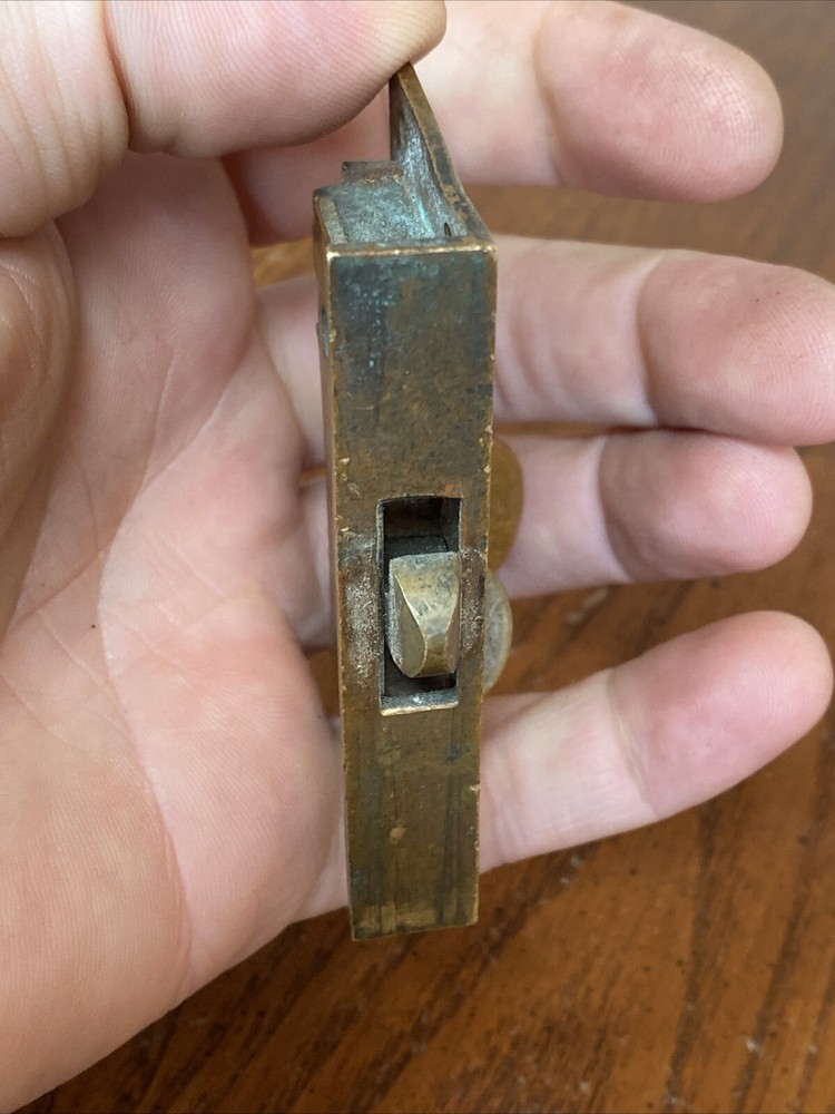 ANTIQUE Eagle Lock Co Brass Scissor Thumb Spring Locking Hook Latch Desk Door
