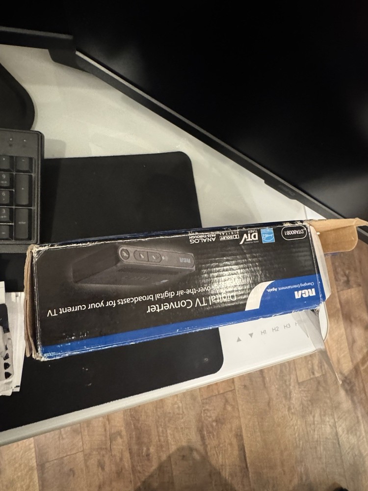 RCA Digital TV Converter Box DTA800B1 with Remote