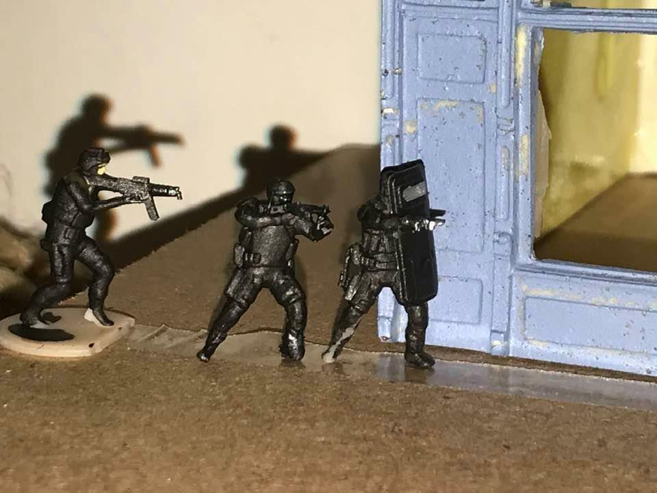 Ho 1/87 Scale SWAT Figure set (painted)