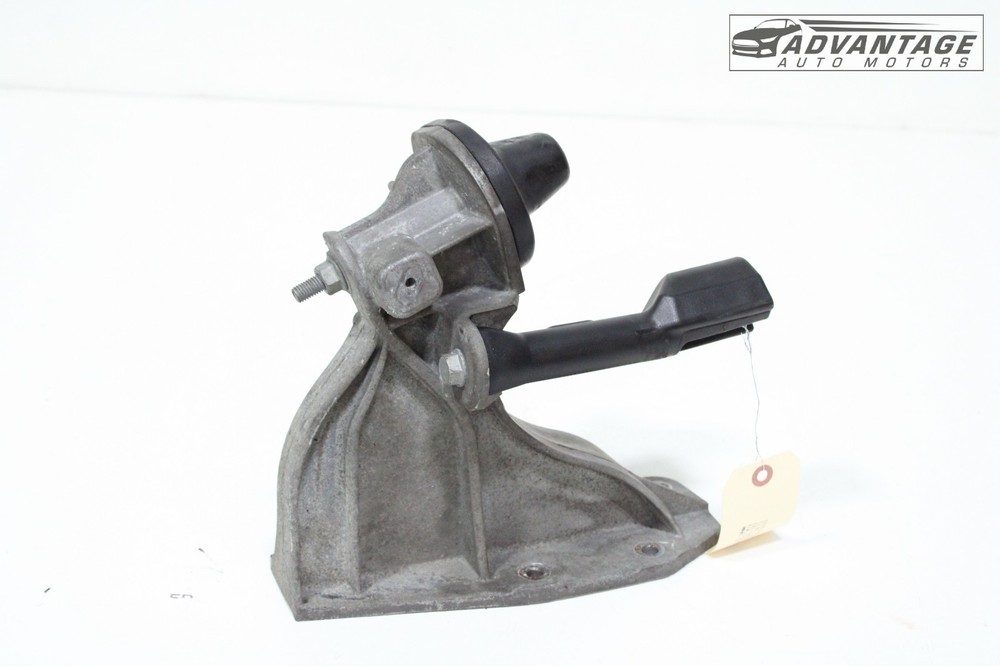 2018-2024 FREIGHTLINER CASCADIA 126 FRONT LEFT SIDE HOOD SUPPORT BRACKET OEM