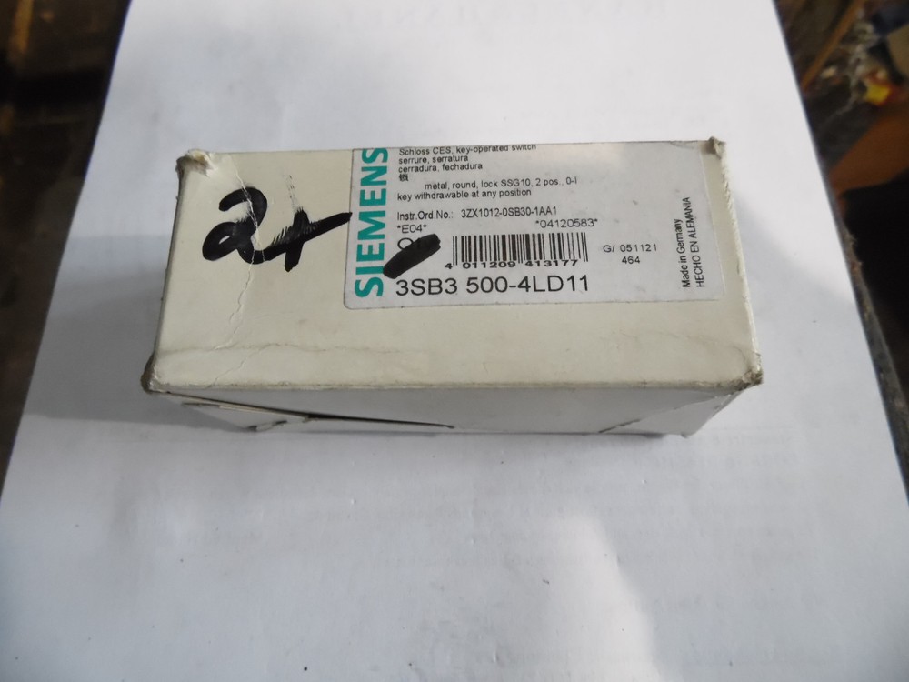Siemens 3SB5000-4LD11, key switch, unused original packaging