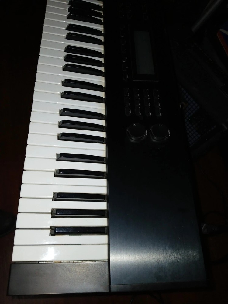 Roland W-30 Workstation Keyboard Piano Synth Sampler Sequencer MIDI