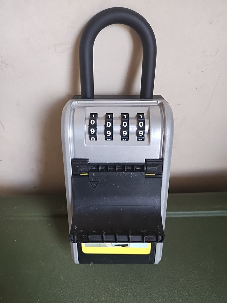 Master Lock Portable Combination Lock Box 5480D (No Code) Holds 10 Keys