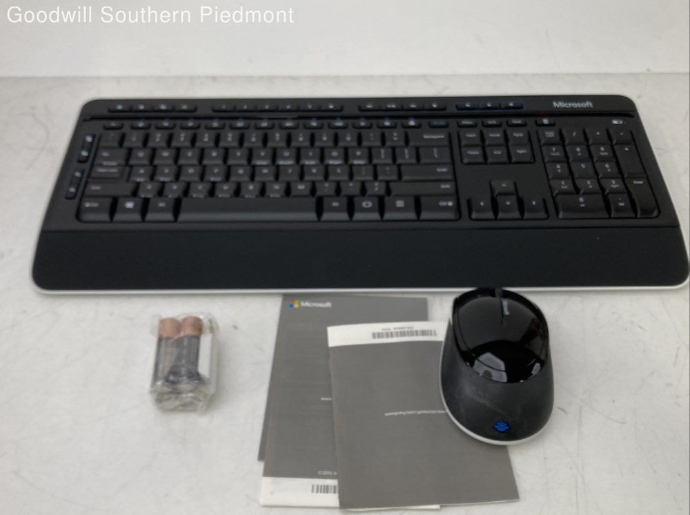 Microsoft Wireless 3050 Desktop Keyboard and Mouse Bundle - Open Box