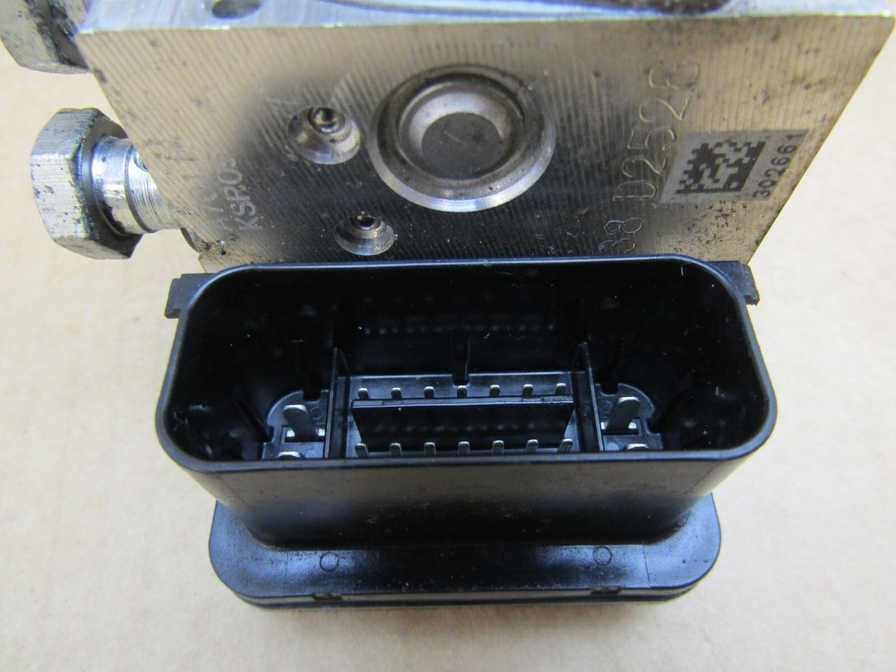 KTM RC 125 2016 8,087 miles ABS control unit module (13845)