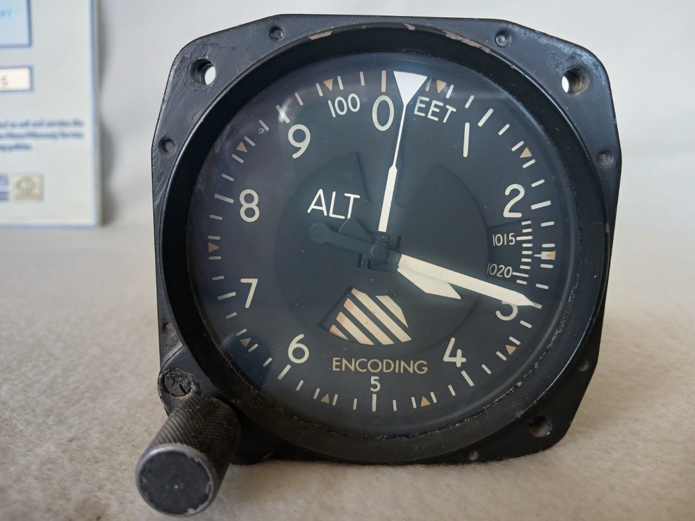 United Instruments Encoding Altimeter PN: 5035P-P28