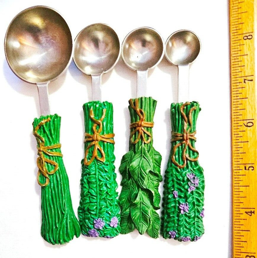 Unusual 4pc Measuring Spoons