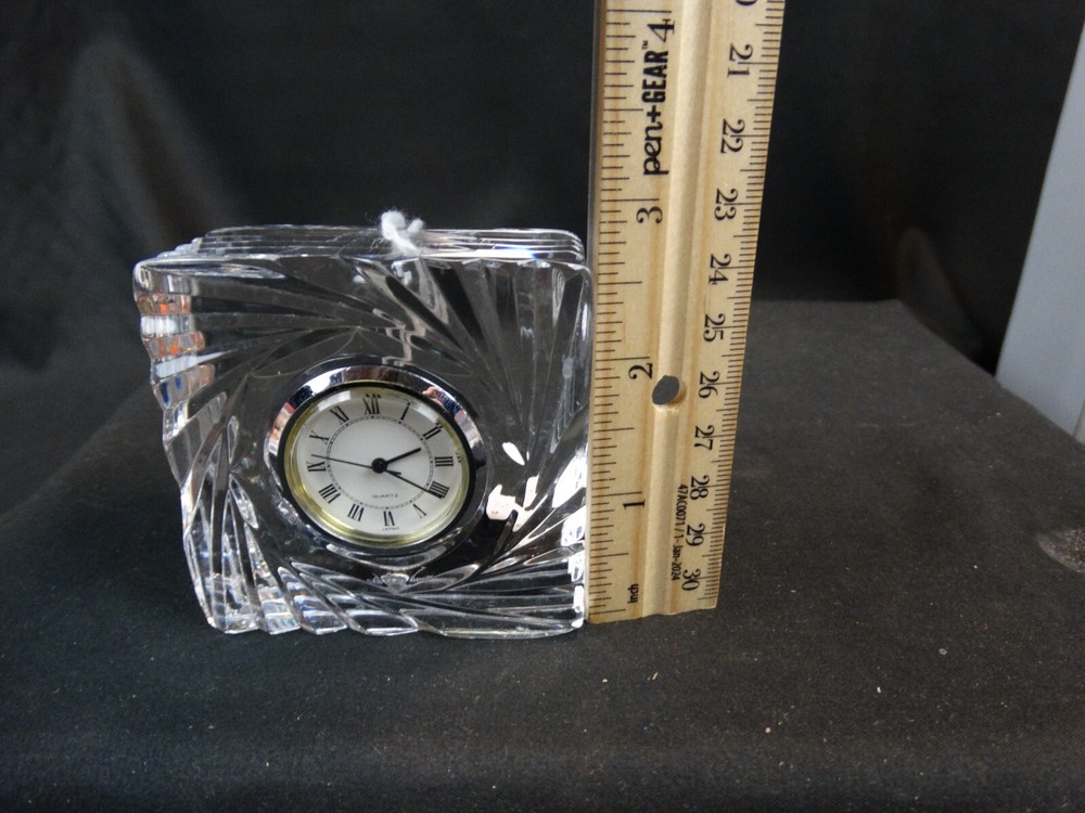 Small Crystal quartz analog clock-desk top