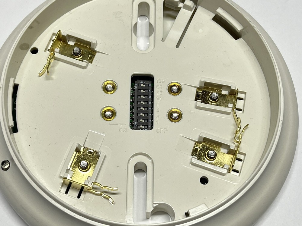 Simplex 4098-9793EA IDNet Isolator Base With 4098-9733EA Heat Detector