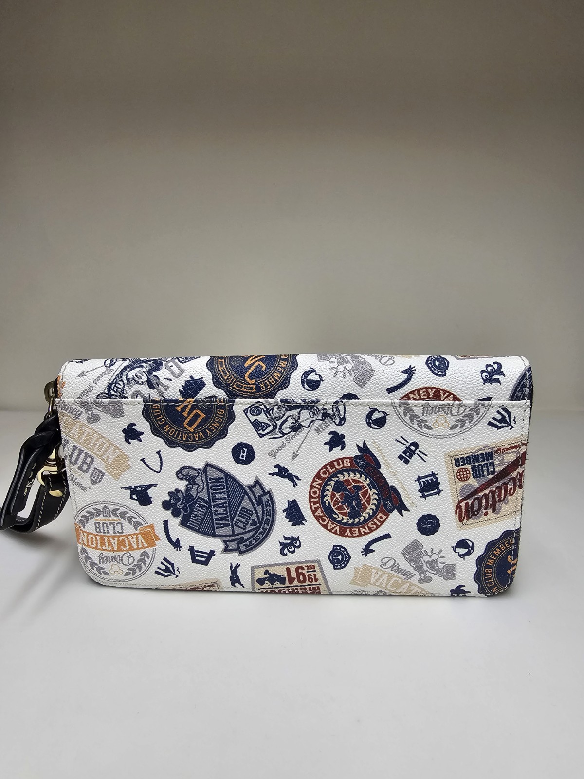 DVC Disney Vacation Club Dooney & Bourke Wallet Wristlet