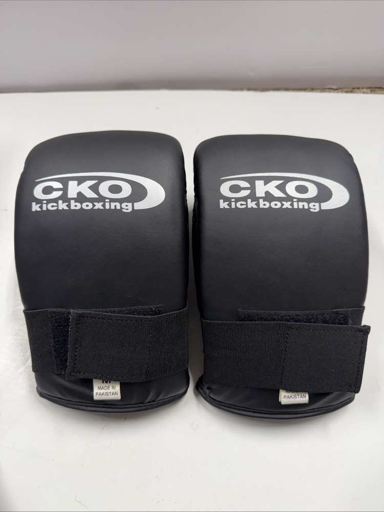 CKO Kickboxing Black Gloves Hook And Loop Size Mediun