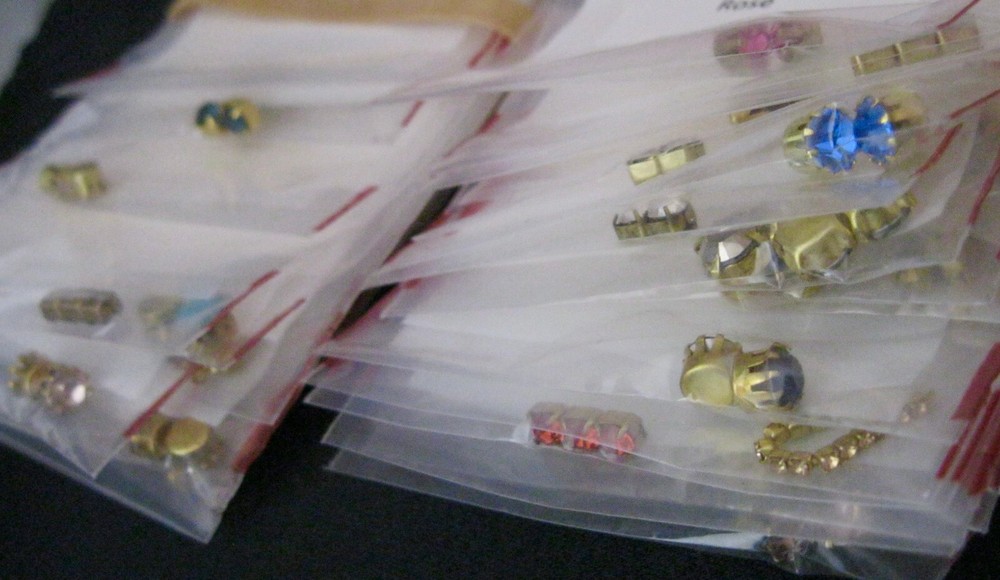 "VINTAGE STONE SETTINGS FROM HORD CRYSTAL-TOTAL 41 PKGS ASSORTED STONES"