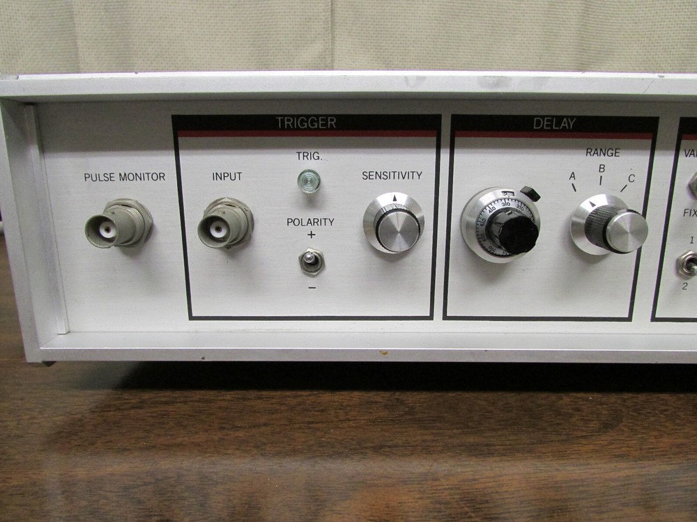 Princeton Instruments Model FG-100 Pulse Generator
