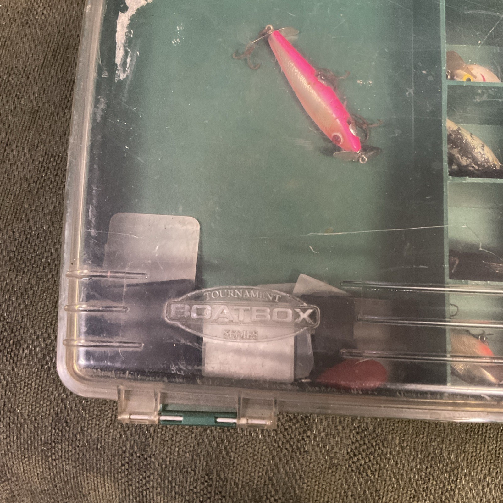Vintage Plano Tacklebox "Boatbox" 2 Levels Green 39 Lures Inside