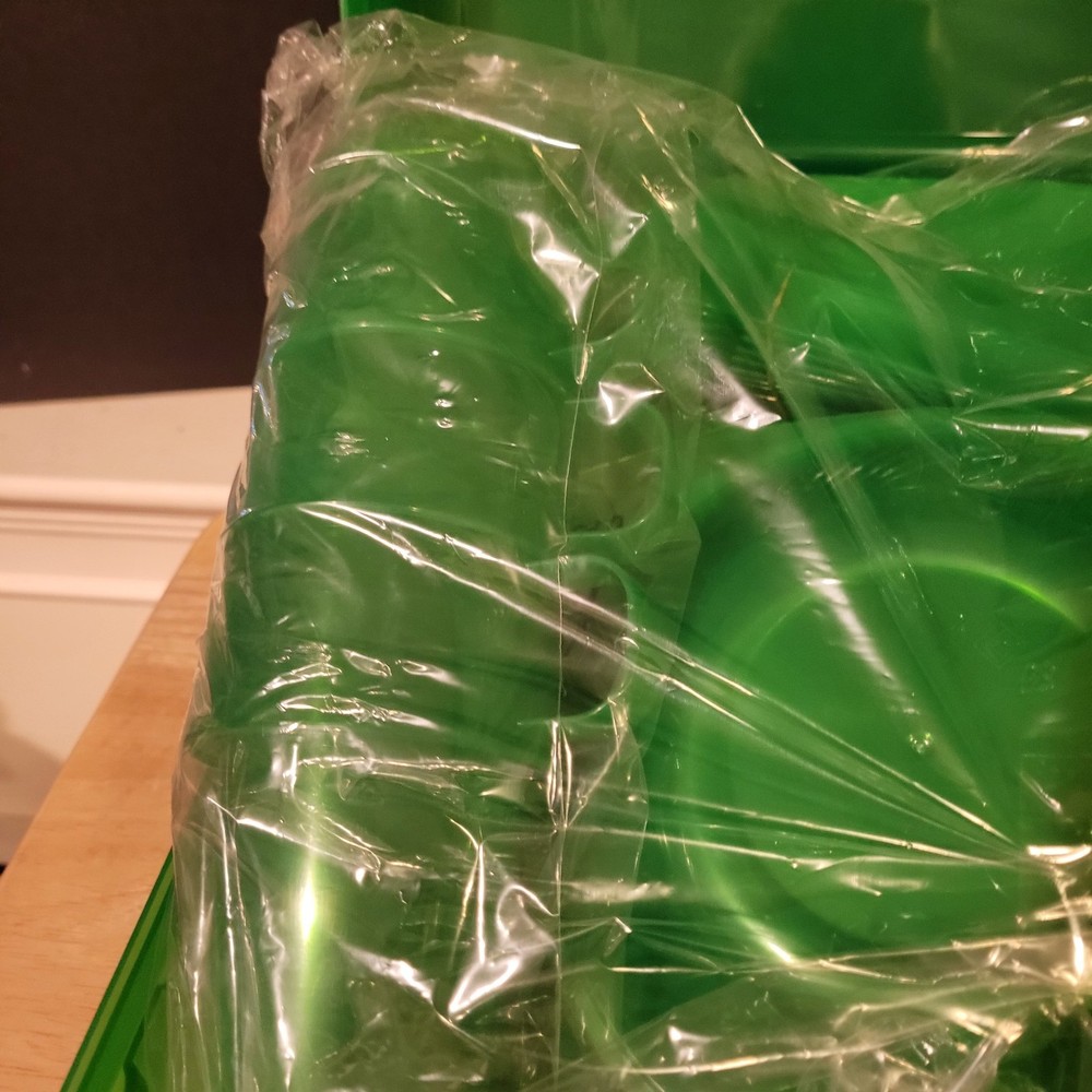 Picnic Dinnerware Plastic Carrying Case Traveling Dinnerware for 6