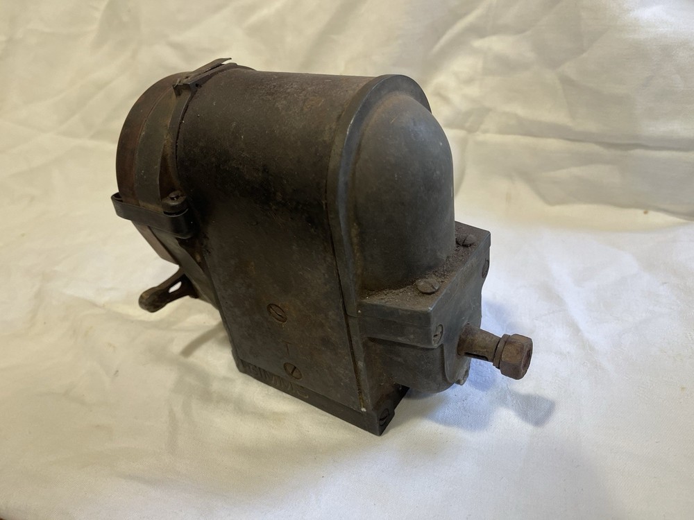 Four-cylinder magneto