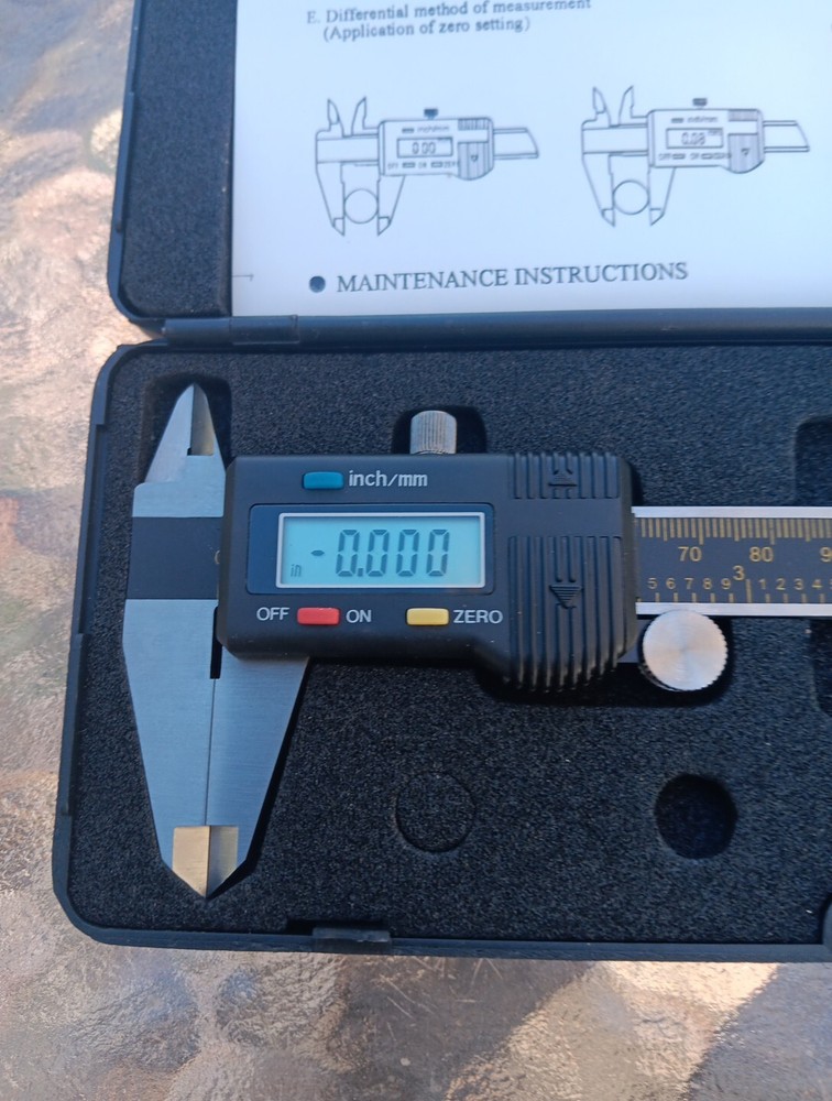 Electronic Digital Caliper 0-150mm With Case and Battery