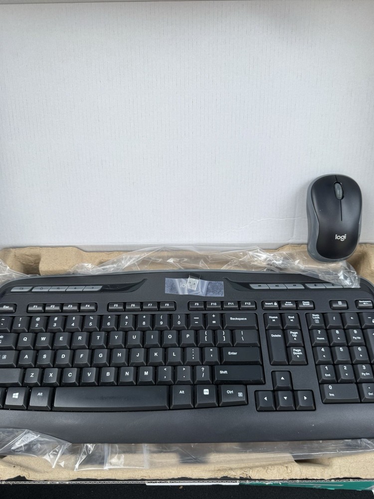 Logitech - MK320 Full-size Wireless Membrane Keyboard