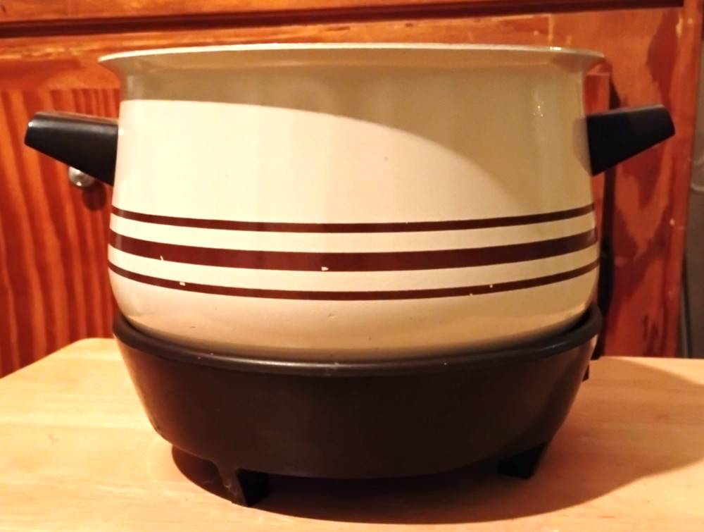 Vintage West Bend 4 Quart Automatic Slow Cooker