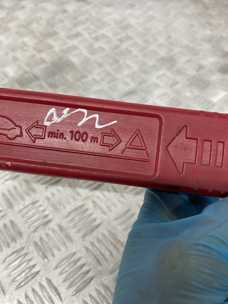 AUDI A4 B8.5 2013 EMERGENCY BREAKDOWN WARNING TRIANGLE 8T0860251