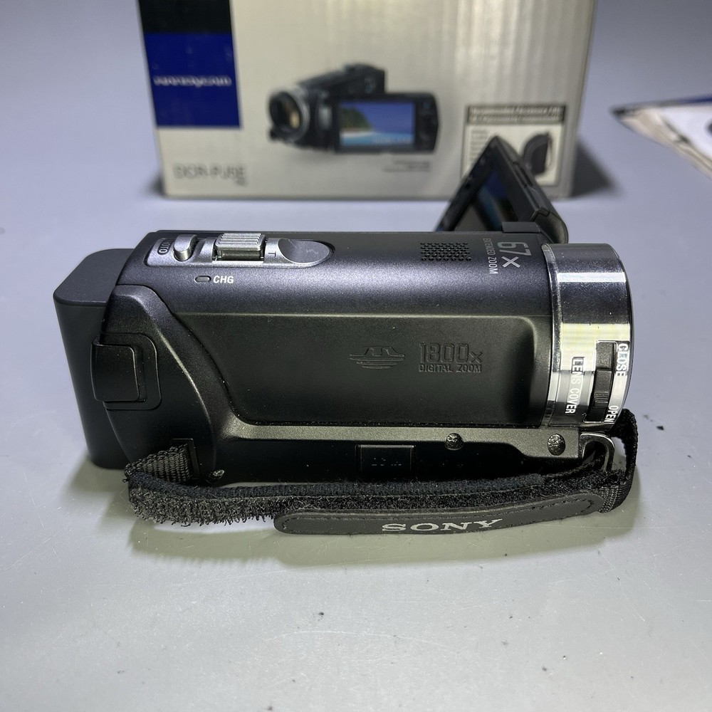 Sony Handycam DCR-PJ5E Digital Video Camera Projector - Box