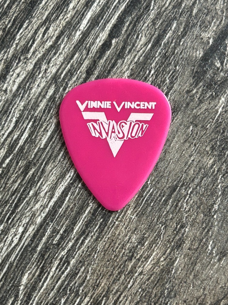 Kiss Guitar Pick VINNIE VINCENT INVASION Pink White Signature Vintage Kiss