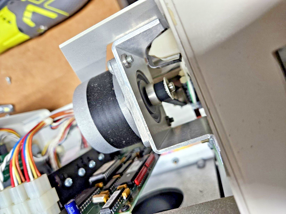 ADIC Dat Autochanger Autoloader Tape Drive with 2 DAT tapes