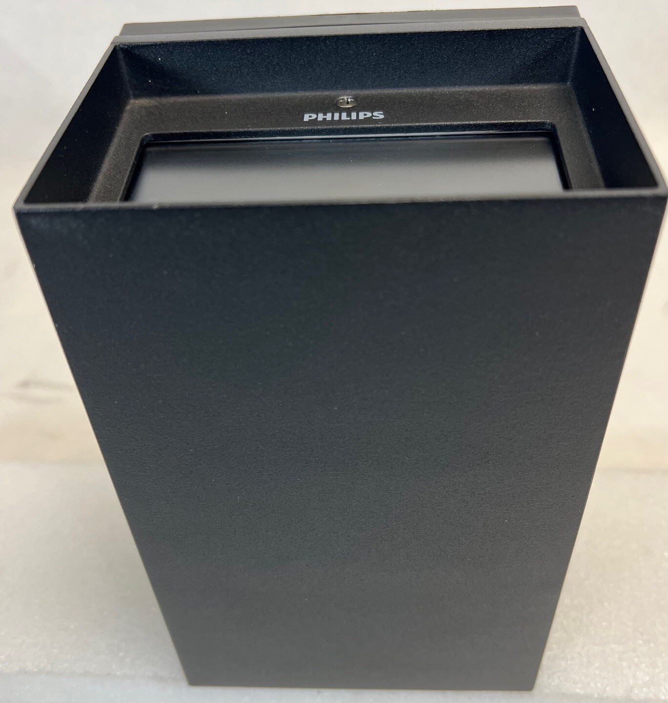 Philips Hue Resonate White & Color Ambiance Outdoor Wall LED Wall Light-Used