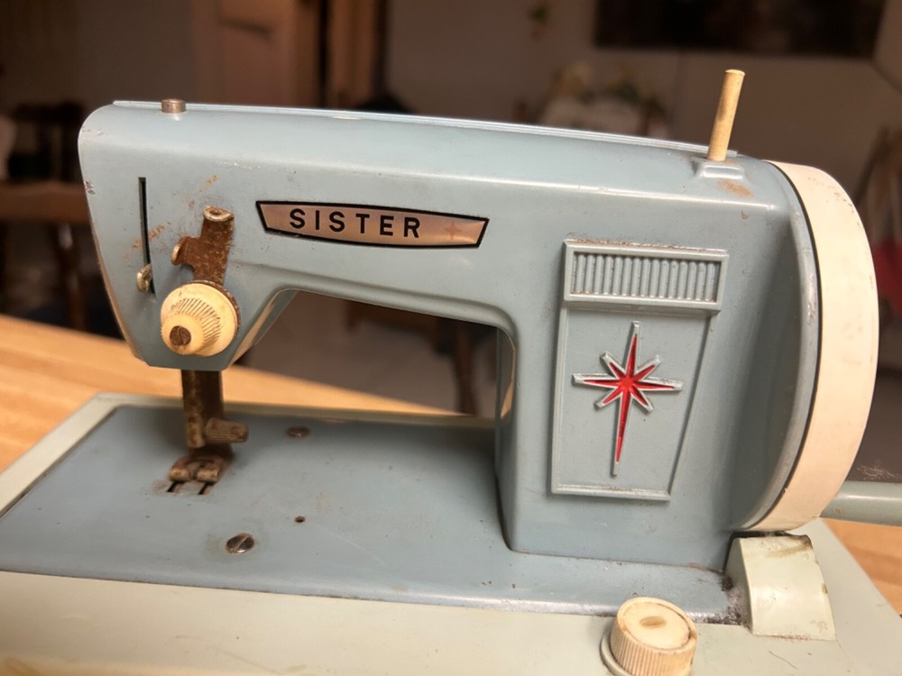 Vintage Sister toy sewing machine display only doesn't work