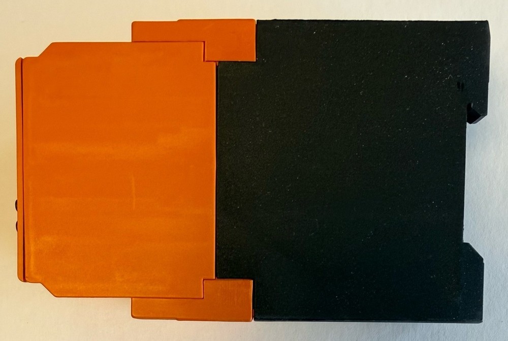 IFM Electronic Programmable Frequency-Current Converter / DW2503 / BNIB