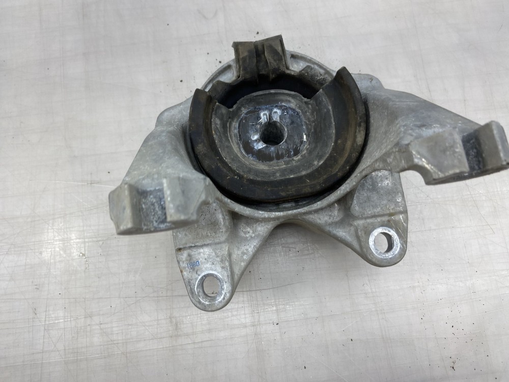 14-21 RAM PROMASTER VAN-AUTOMATIC TRANSMISSION MOUNT BRACKET OEM (68264483AA)