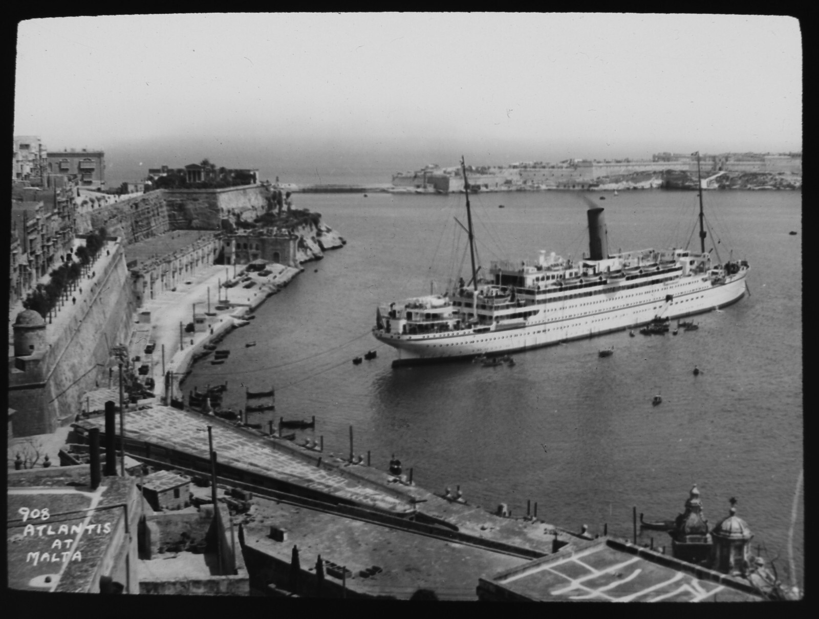 Photo MALTA THE ATLANTIS IN VALETTA HARBOUR  WW1 C1916 Magic Lantern Slide