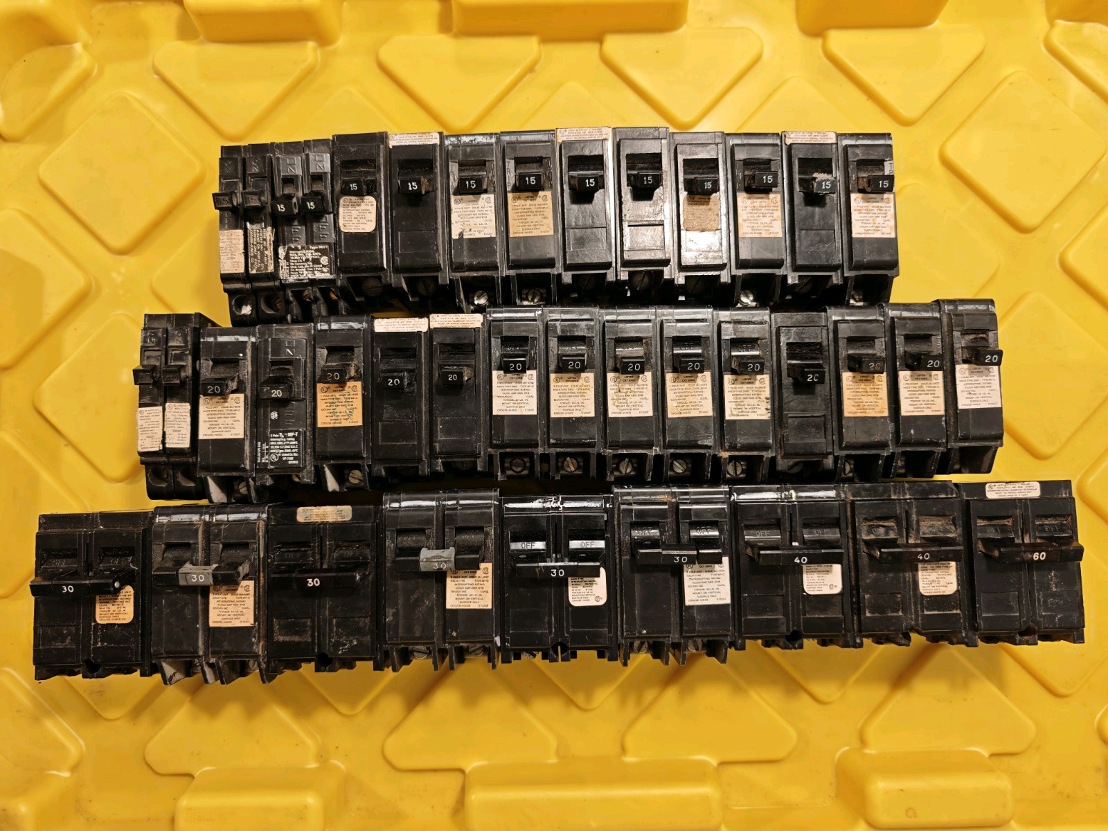 LOT of 38 MURRAY/CROUSE-HINDS CIRCUIT BREAKERS