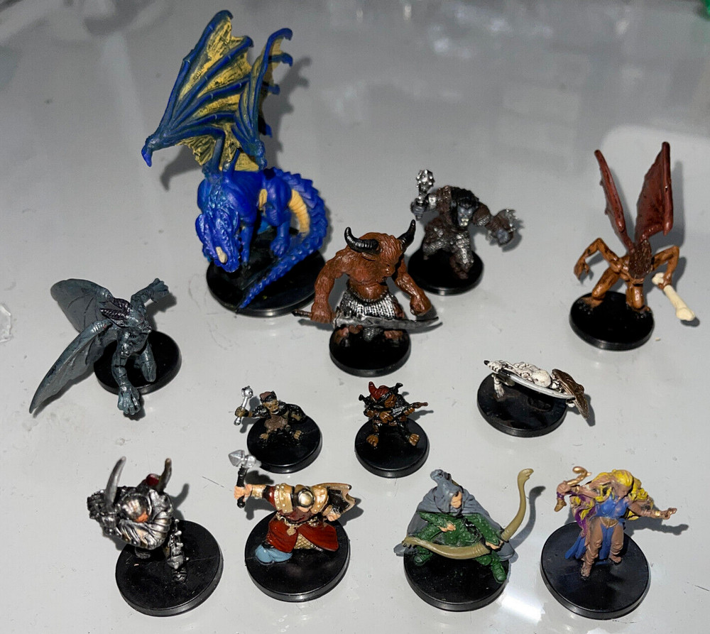 Dungeons & Dragons D&D 2006 Basic Game 12 miniatures Blue Dragon superb sealed