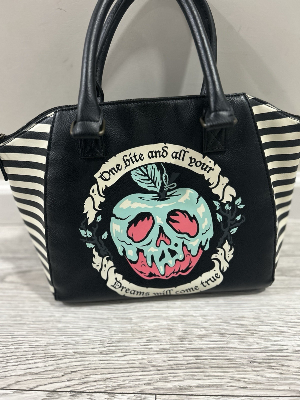 Loungefly Disney Purse  Snow White Evil Queen Poison Apple Black Carry Bag