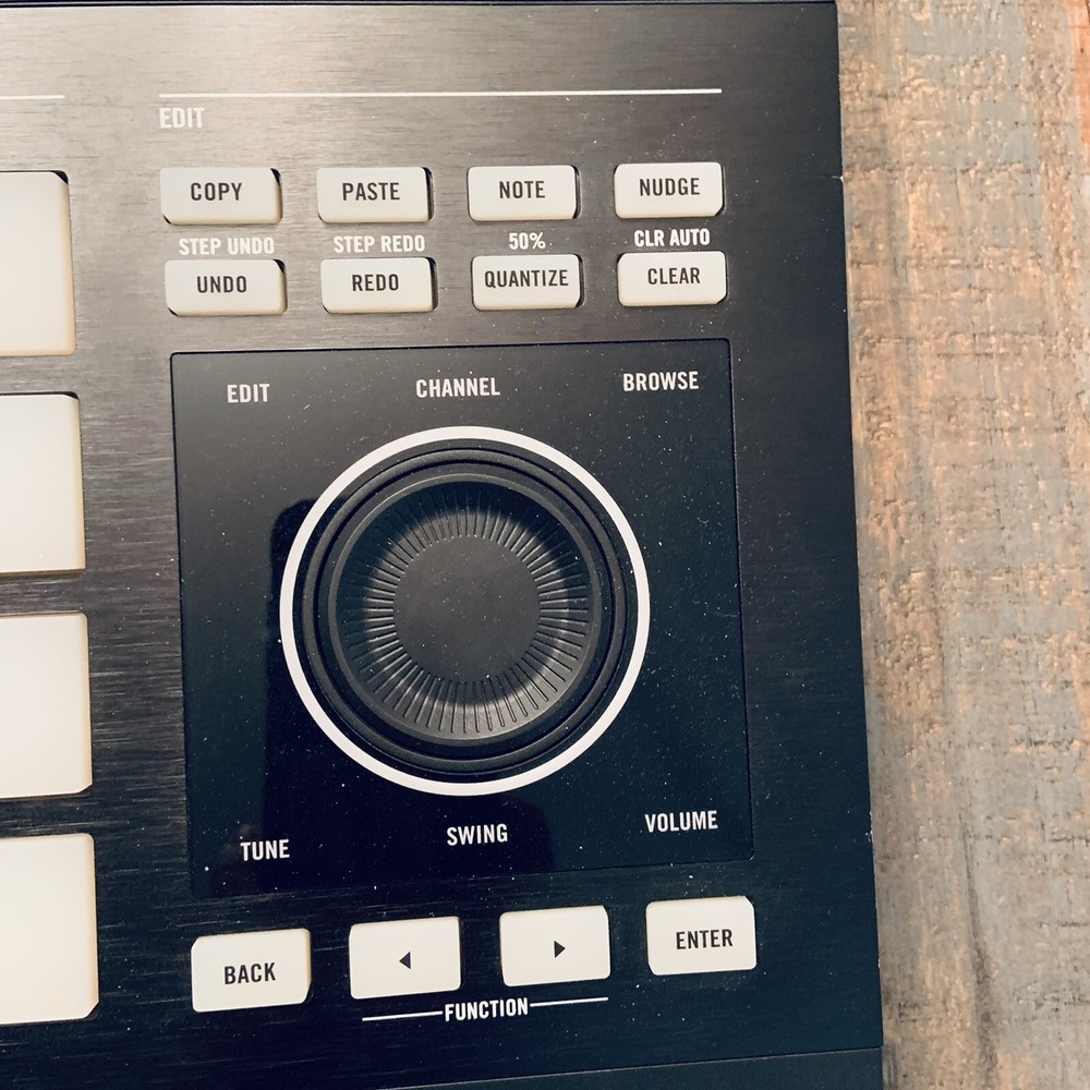 Native Instruments Maschine Studio Production & Performance MIDI Controller