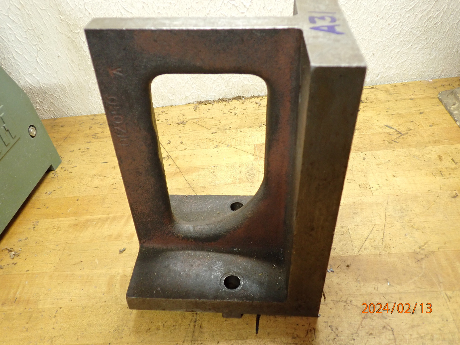 LOT A31 MACHINIST ANGLE PLATE WITH KEY WAY AND 1/2-13 HOLES POSSIBLE SUBURBAN